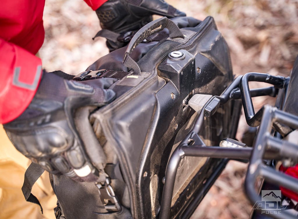 GIVI GRT720 Canyon Saddlebags monokey latch system